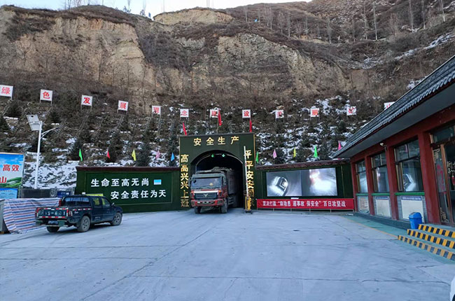 中譽(yù)鼎力DLHGC臥式旋回破碎機(jī)進(jìn)駐地下鐵礦項目 中譽(yù)鼎力DLHGC臥式旋回破碎機(jī)進(jìn)駐地下鐵礦項目