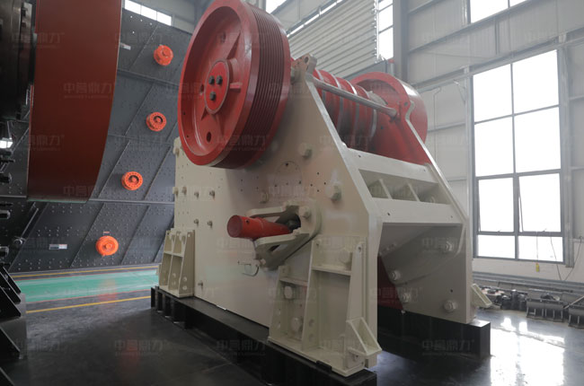 鄂破式破碎機(jī)間隙調(diào)整結(jié)構(gòu)圖