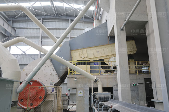 重型錘式破碎機(jī)使用現(xiàn)場