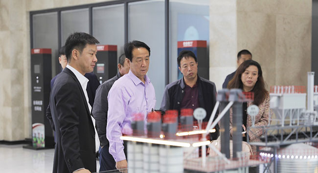 天瑞集團導(dǎo)一行考察時產(chǎn)3000噸骨料生產(chǎn)線