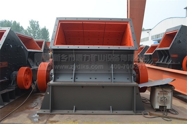 新鄉(xiāng)鼎力主打產(chǎn)品錘式破碎機(jī)設(shè)備