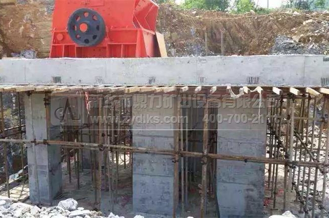 錘式破碎機(jī)安裝現(xiàn)場