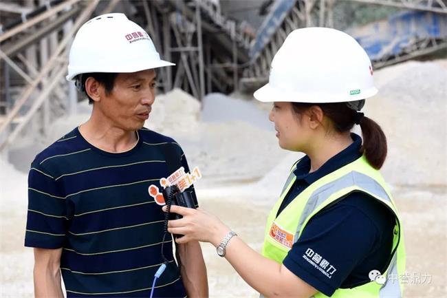 彭總采訪現(xiàn)場(chǎng)