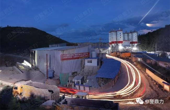 采石場生產(chǎn)線夜景