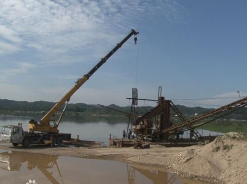 采砂現(xiàn)場(chǎng)