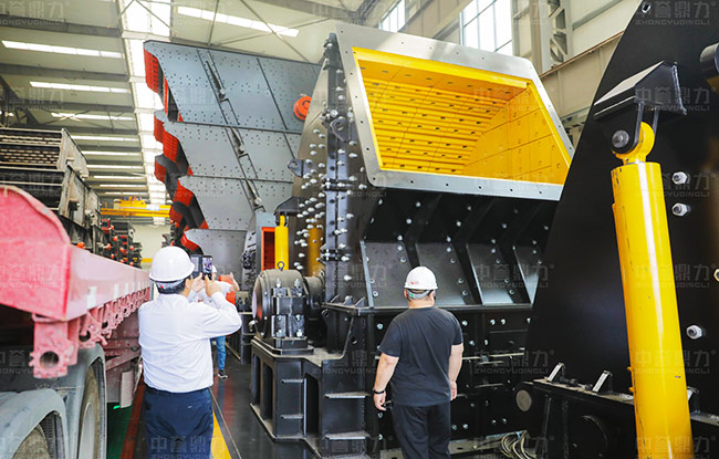 參觀智能化一體生產(chǎn)車間