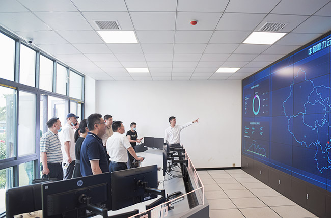 參觀中譽鼎力礦山管理云數(shù)據(jù)