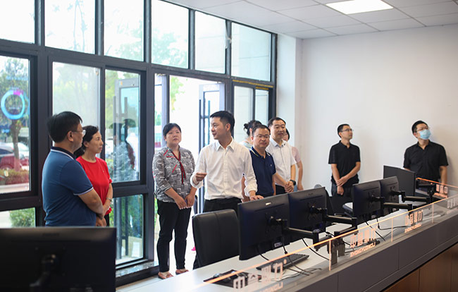 參觀中譽鼎力礦山管理云數(shù)據(jù)