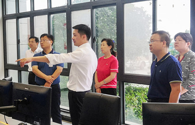 參觀中譽鼎力礦山管理云數(shù)據(jù)